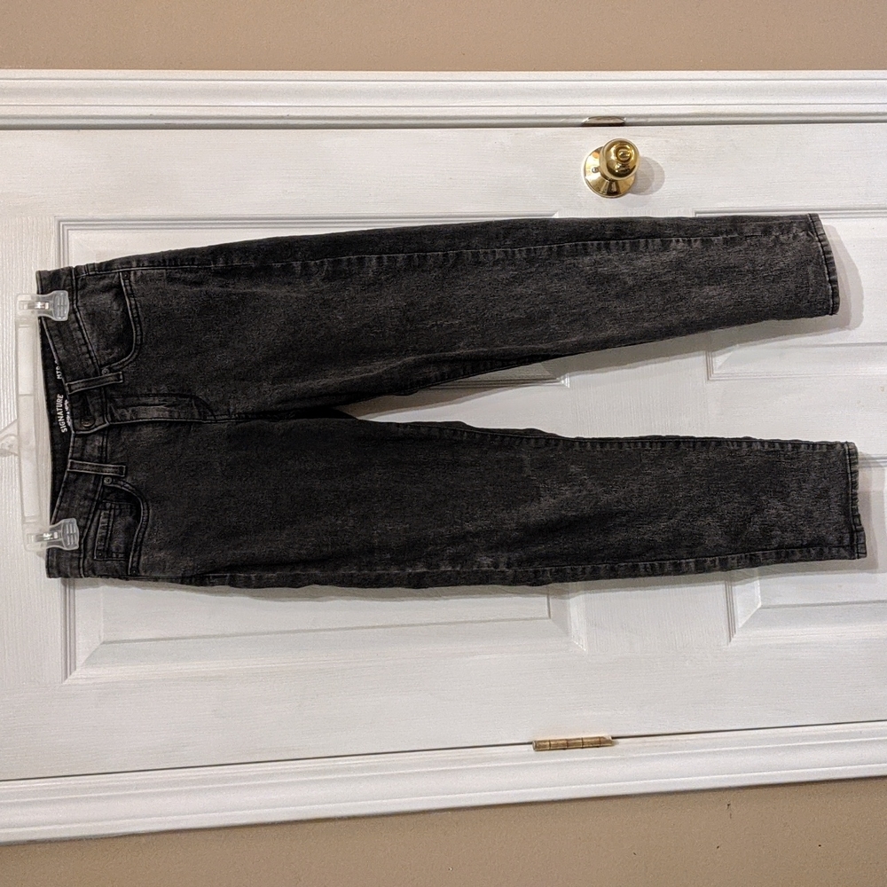 Size 4 Signature Levi Strauss Mid-Rise Slim Cut Jeans Dark Heathered Grey